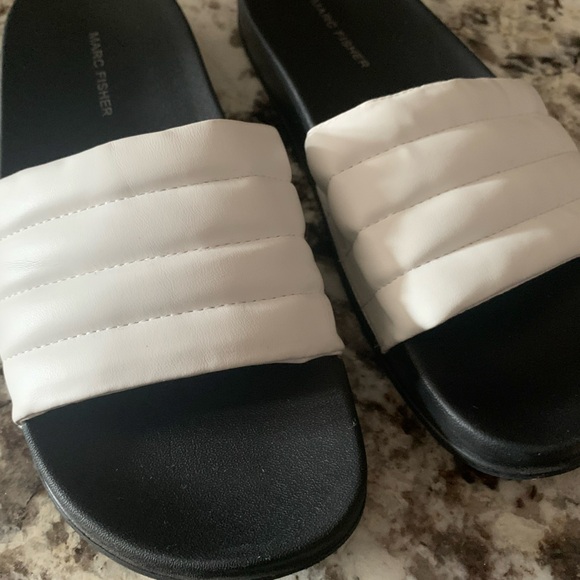 NEW Marc Fisher White Slides - Picture 7 of 9